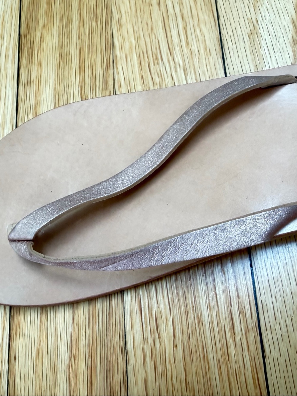 beek NWOT Seabird Flip Flop Honey/Platinum Leather Sandals Women’s Size 9 - Picture 9 of 9